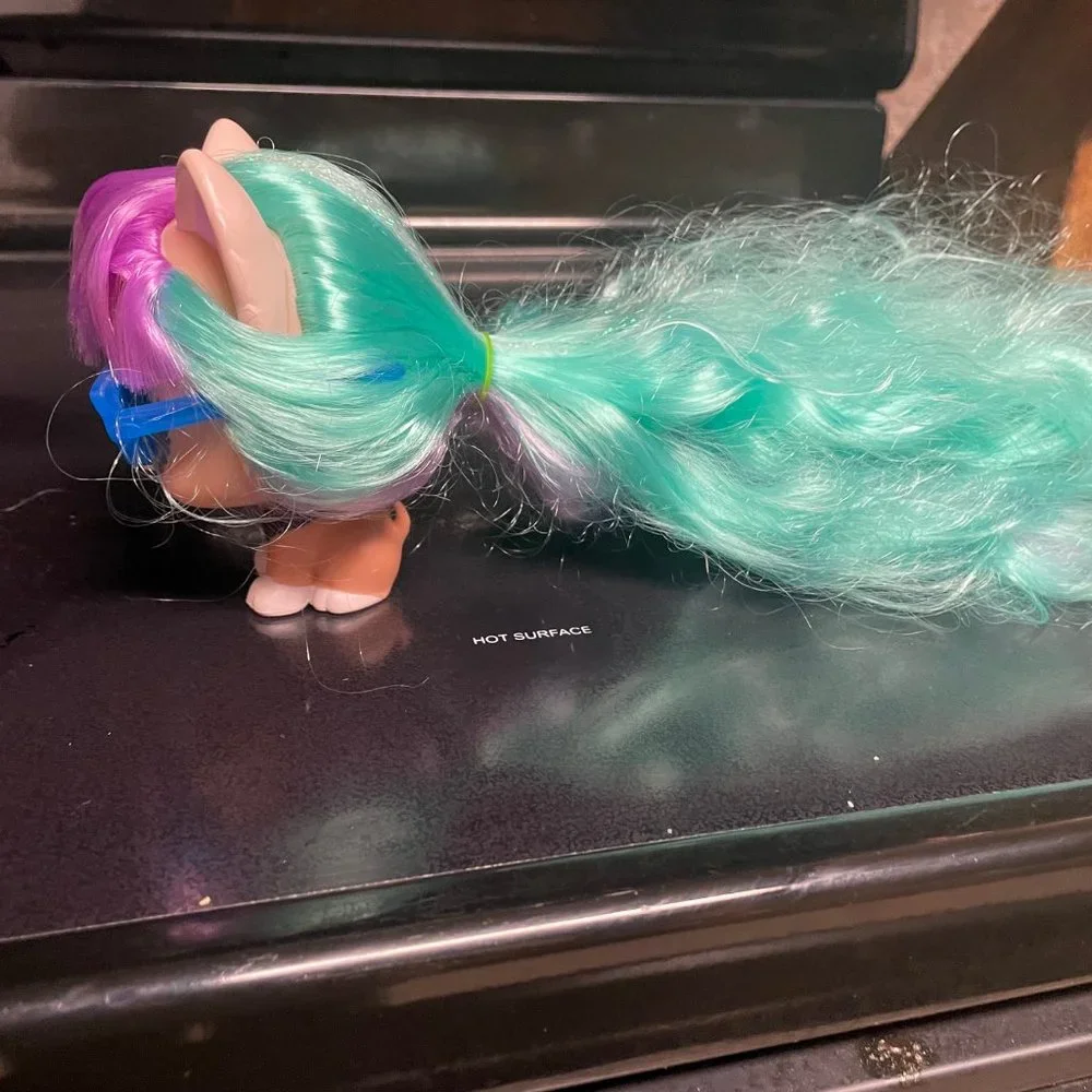 VIP Pets Surprise Hair Reveal Doll